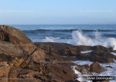 Rompeolas al amanecer