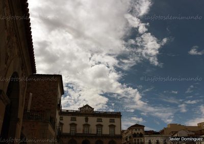 Bajo el cielo azul